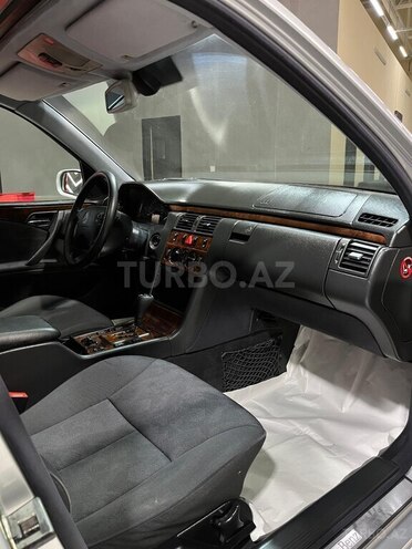 Mercedes E 220 d 1999, 303,303 km - 2.2 l - Sumqayıt