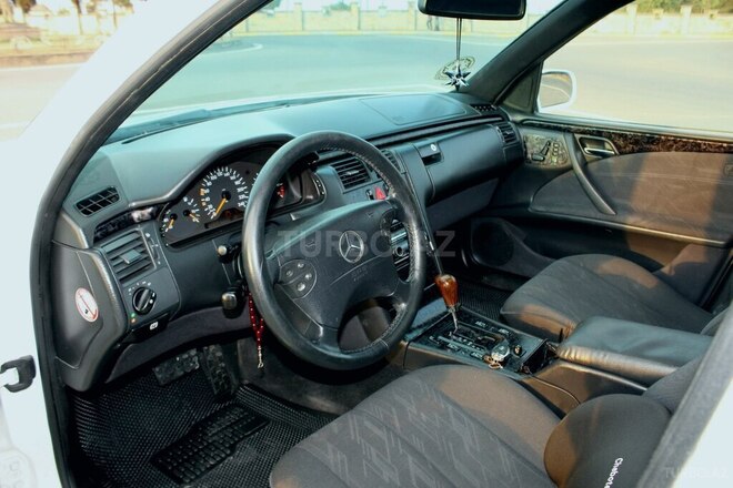 Mercedes E 240 1998, 226,600 km - 2.4 l - Lənkəran