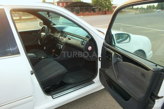 Mercedes E 240 1998, 226,600 km - 2.4 l - Lənkəran