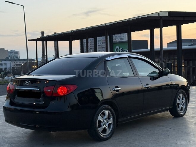 Hyundai Elantra-11