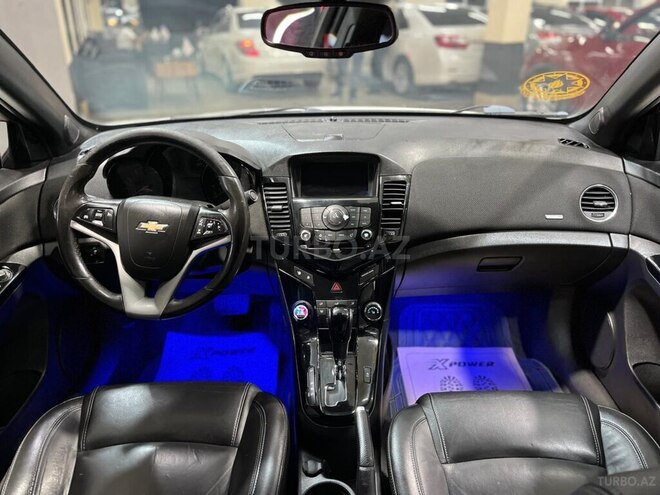 Chevrolet Cruze-12
