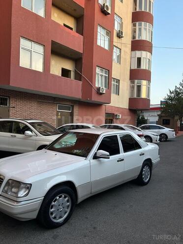 Mercedes E 250 1995, 230,000 km - 2.5 l - Bakı