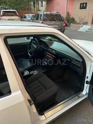 Mercedes E 250 1995, 230,000 km - 2.5 l - Bakı