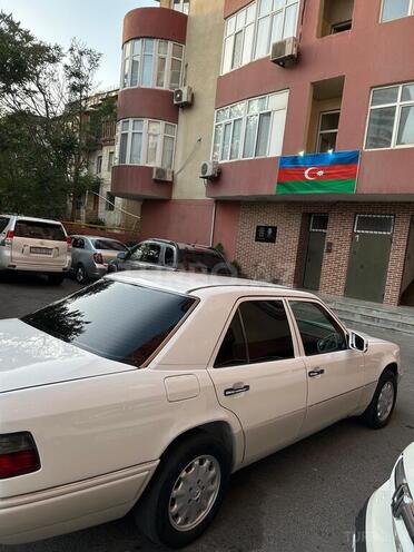 Mercedes E 250 1995, 230,000 km - 2.5 l - Bakı
