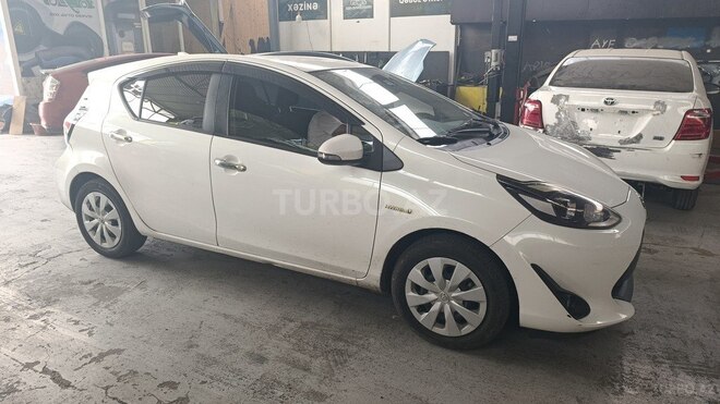 Toyota Aqua 2017, 175,000 km - 1.5 l - Bakı