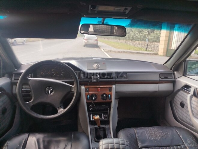 Mercedes E 200 1993, 400,000 km - 2.0 l - Qəbələ