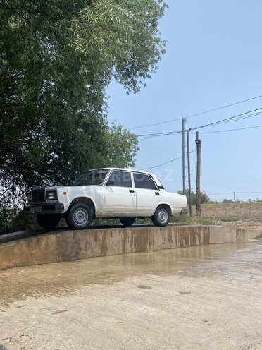 LADA (VAZ) 2107 2009, 95,000 km - 1.6 l - Salyan