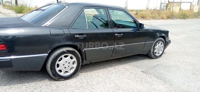 Mercedes E 250 1993, 497,700 km - 2.5 l - Bakı