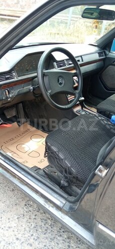 Mercedes E 250 1993, 497,700 km - 2.5 l - Bakı