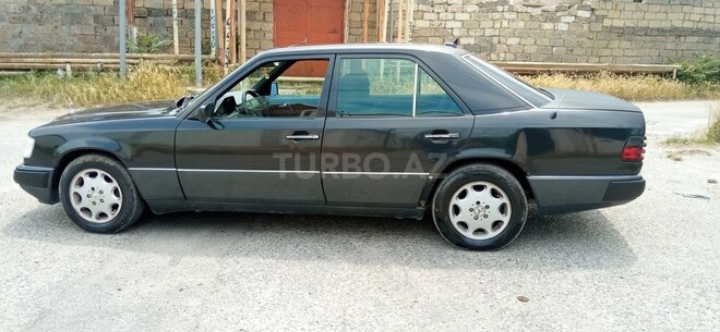 Mercedes E 250 1993, 497,700 km - 2.5 l - Bakı