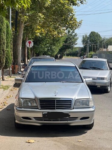 Mercedes C 220 d-1