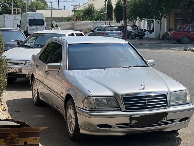Mercedes C 220 d-6