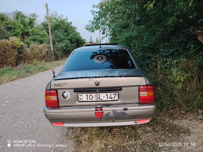 Opel Vectra 1991, 10,000 km - 1.8 l - Qusar