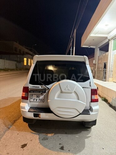 Mitsubishi Pajero io 2000, 300,000 km - 2.0 l - Quba
