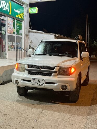 Mitsubishi Pajero io 2000, 300,000 km - 2.0 l - Quba