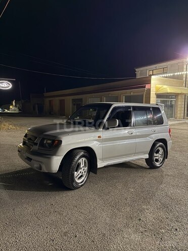 Mitsubishi Pajero io 2000, 300,000 km - 2.0 l - Quba