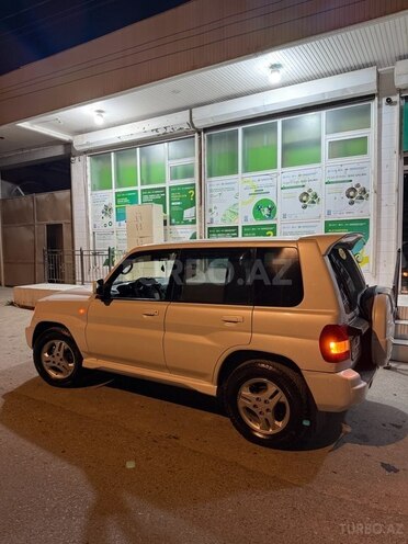 Mitsubishi Pajero io 2000, 300,000 km - 2.0 l - Quba