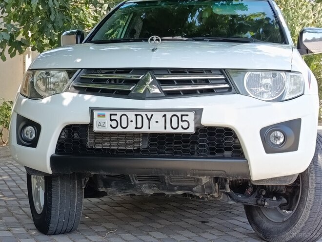 Mitsubishi L200 2014, 176,000 km - 2.5 l - Bakı