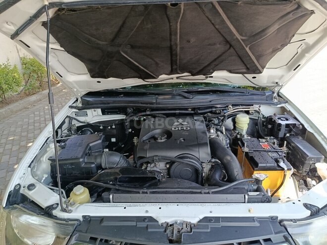 Mitsubishi L200 2014, 176,000 km - 2.5 l - Bakı