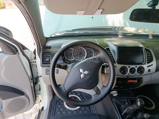 Mitsubishi L200 2014, 176,000 km - 2.5 l - Bakı