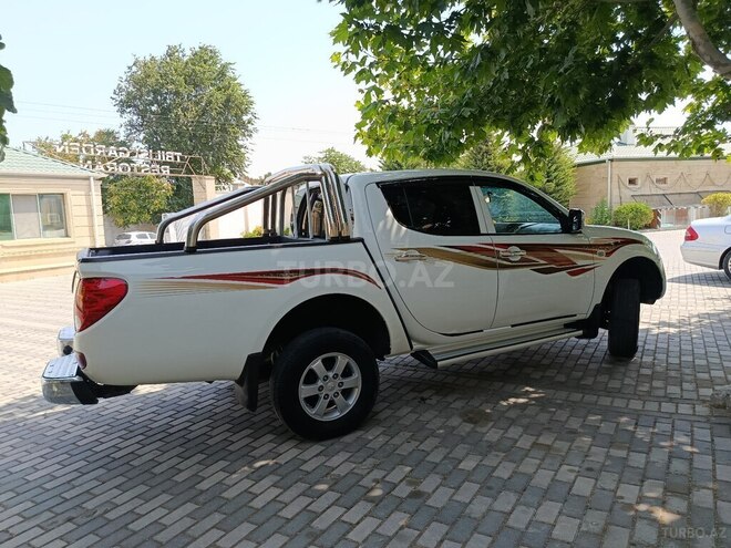 Mitsubishi L200 2014, 176,000 km - 2.5 l - Bakı