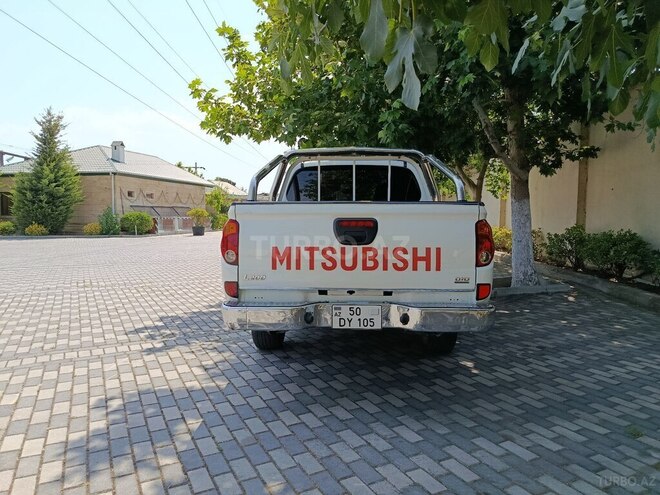 Mitsubishi L200 2014, 176,000 km - 2.5 l - Bakı