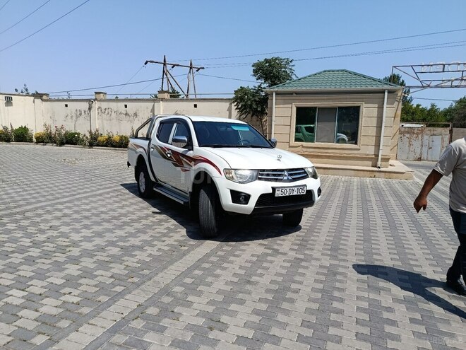 Mitsubishi L200 2014, 176,000 km - 2.5 l - Bakı