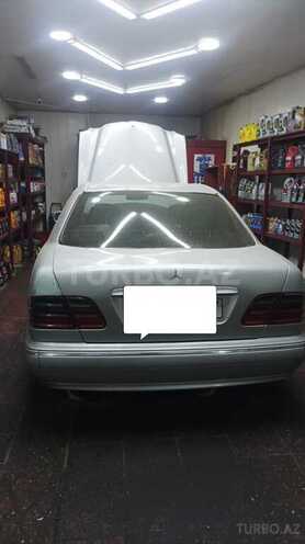 Mercedes E 220 d 2000, 235,000 km - 2.2 л - Qax