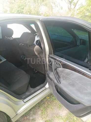 Mercedes E 220 d 2000, 235,000 km - 2.2 л - Qax