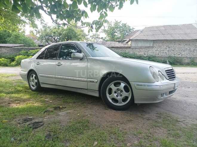 Mercedes E 220 d 2000, 235,000 km - 2.2 л - Qax