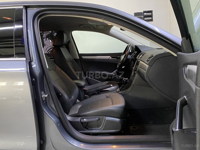 Volkswagen Passat-16