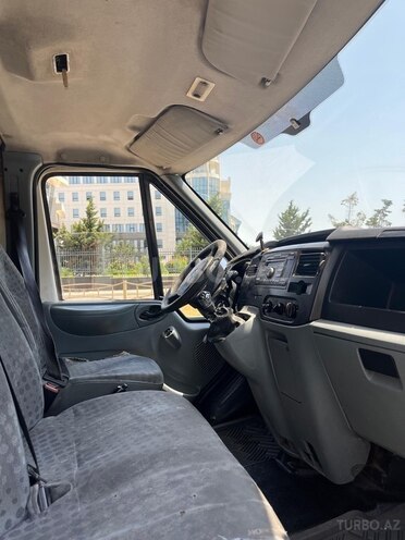 Ford Transit-14