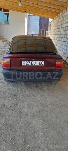 Opel Vectra 1992, 222,222 km - 1.8 l - Quba
