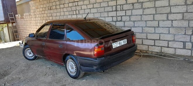 Opel Vectra 1992, 222,222 km - 1.8 l - Quba