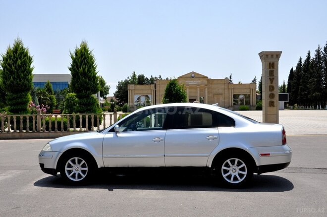 Volkswagen Passat 2003, 244,000 km - 1.8 l - Saatlı