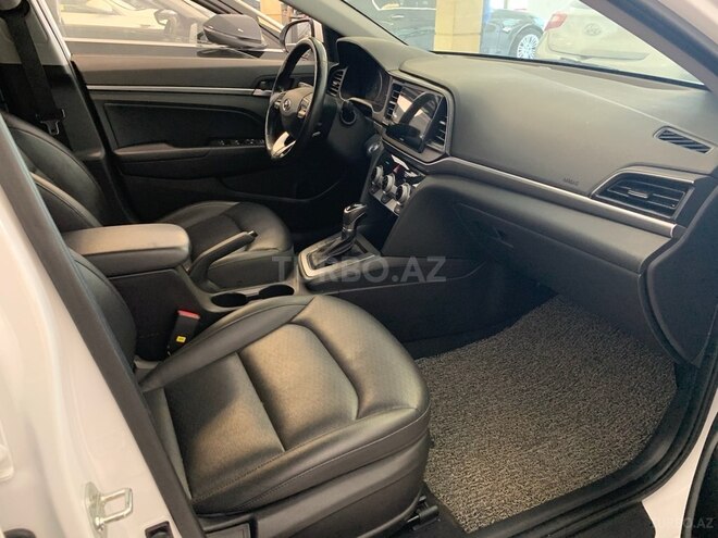 Hyundai Avante 2018, 132,400 km - 1.6 л - Bakı