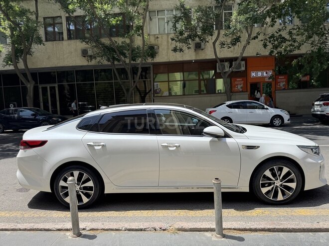 Kia K5-4
