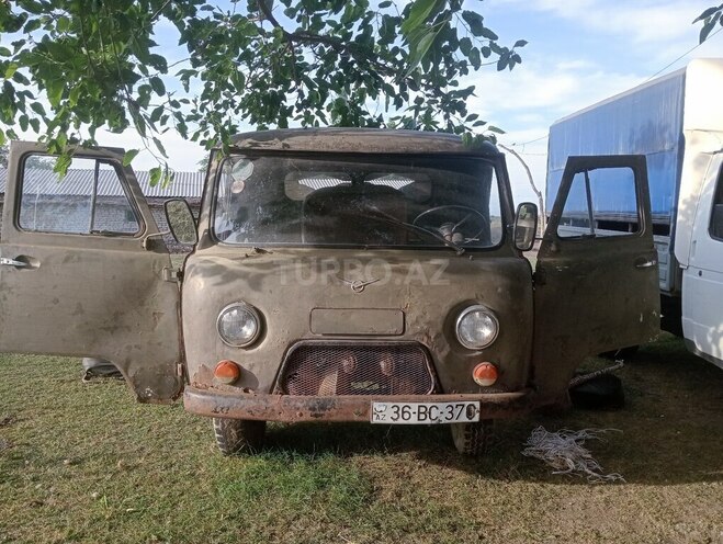 UAZ 3303 1991, 300,000 km - 2.5 l - Ucar