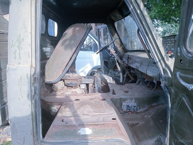 UAZ 3303 1991, 300,000 km - 2.5 l - Ucar