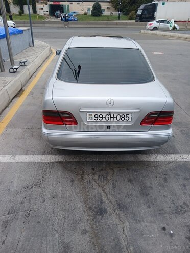 Mercedes E 240 2000, 290,000 km - 2.4 l - Bakı