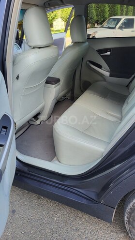 Toyota Prius-5