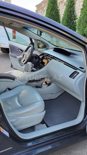 Toyota Prius-7