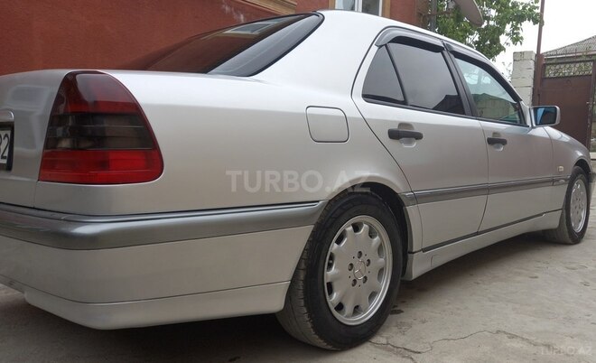 Mercedes C 180 1998, 356,000 km - 1.8 l - Quba