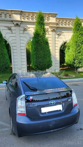 Toyota Prius-8