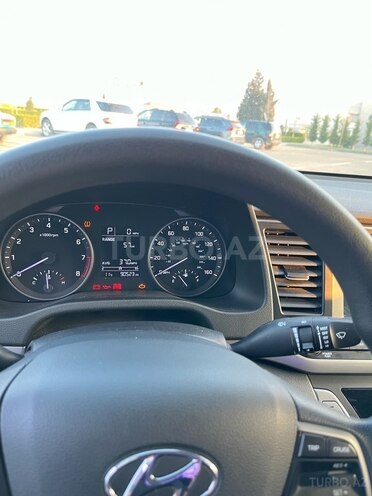 Hyundai Elantra 2018, 173,809 km - 2.0 л - Salyan