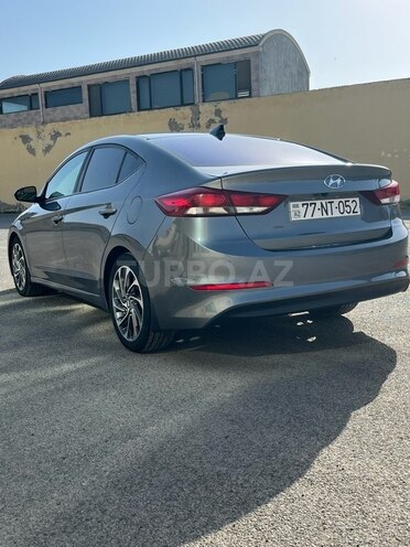 Hyundai Elantra 2018, 173,809 km - 2.0 л - Salyan
