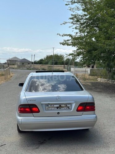 Mercedes E 280 2000, 380,000 km - 2.8 l - Salyan