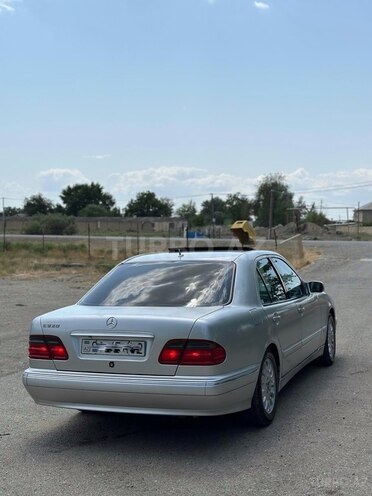 Mercedes E 280 2000, 380,000 km - 2.8 l - Salyan