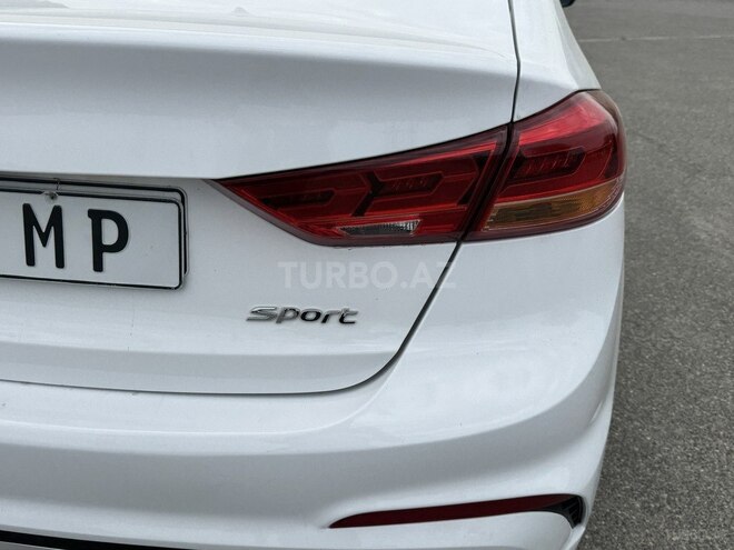 Hyundai Elantra-9