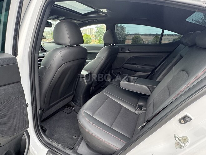 Hyundai Elantra-10